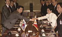 노무현 대통령, 글로리아 아로요 필리핀 대통령과 정상회담  이미지