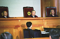 헌법재판소, 노무현 대통령 탄핵소추안 기각 이미지