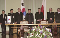 노무현 대통령, 폴란드 국빈방문·크바스니예프스키 대통령과 한·폴란드 협정서명식 이미지