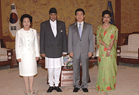 노무현 대통령, 빠라스 네팔 왕세자 내외 접견 이미지