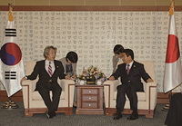 노무현 대통령, 고이즈미 준이치로 일본 총리와 정상회담 이미지