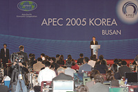 노무현 대통령, 2005 APEC 정상회의 내외신 기자회견 이미지