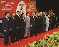 노무현 대통령, 제1차 동아시아정상회의(EAS) 기념활영 이미지
