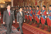 노무현 대통령, 몽골 국빈방문·남바린 엥흐바야르 대통령과 공식환영식 의장대 사열 이미지