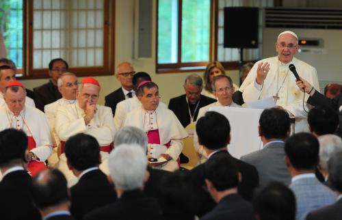 프란치스코 교황 한국 천주교 평신도사도직단체협의회 대표들과의 만남 이미지
