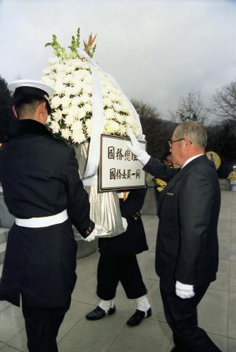 김정렬 국무총리 및 전 국무위원 박정희 대통령 묘소 참배 이미지