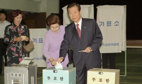 김대중 대통령 제3회 전국동시지방선거 투표 이미지