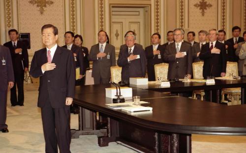 김대중 대통령 2002년 상반기 정부업무 평가보고회 주재 이미지