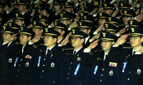 김대중 대통령 제57주년 경찰의 날 기념식 참석 이미지