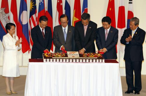 노무현 대통령 ASEAN+3 정상회의 10주년 기념행사 참석 이미지