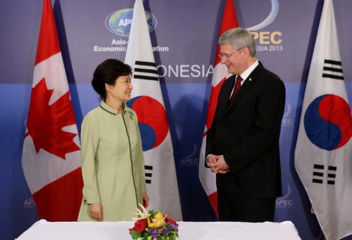 박근혜 대통령 한·캐나다 정상회담 기념촬영 이미지