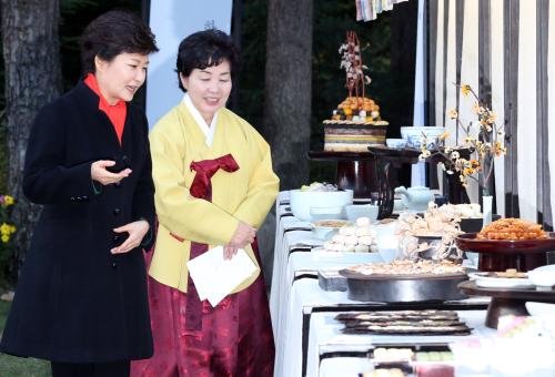 박근혜 대통령 ‘문화융성의 우리 맛-우리 멋 아리랑’ 공연 관람 이미지