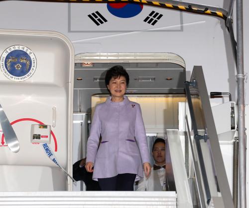 박근혜 대통령 파리 오를리 국제공항 도착 이미지