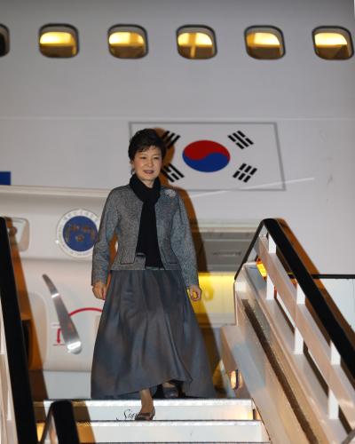 박근혜 대통령 런던 히드로 국제공항 도착 이미지