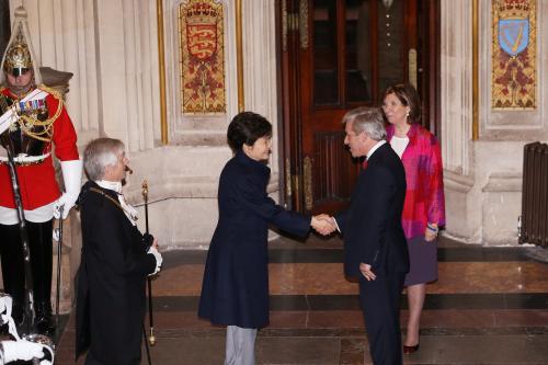 박근혜 대통령 영국 의원들과의 대화  이미지