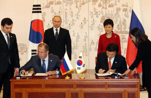 박근혜 대통령 한-러 협정서명식 임석 이미지