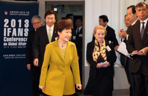 박근혜 대통령 국립외교원 50주년 국제학술회의 개회식 이미지