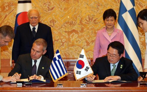 박근혜 대통령 한-그리스 협정서명식 임석 이미지