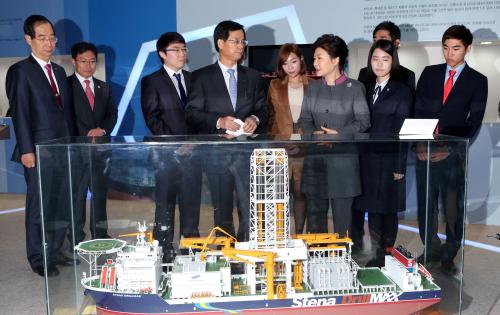 박근혜 대통령 제50회 무역의 날 기념식 참석 이미지