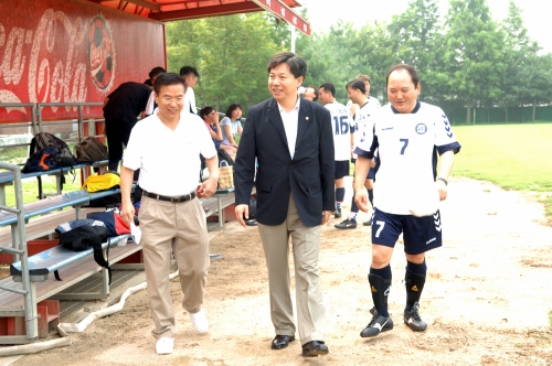 김창호 국정홍보처장 국정홍보처.외신기자와 축구시합 참석 이미지