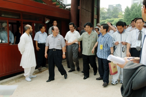 광복 60주년 기념 북한민간인 참가자 창덕궁 관람  이미지