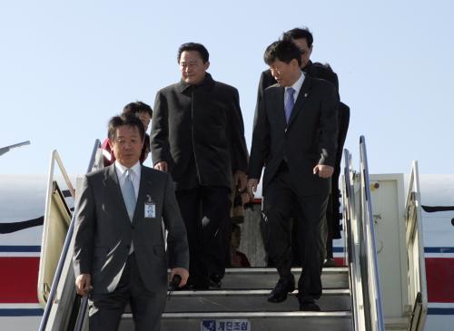 제1차 남북경제협력공동위 북측 대표단 김포공항 도착 이미지