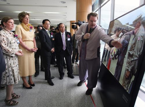 유인촌 장관 한국전쟁 60주년 기념 사진전 참석 이미지