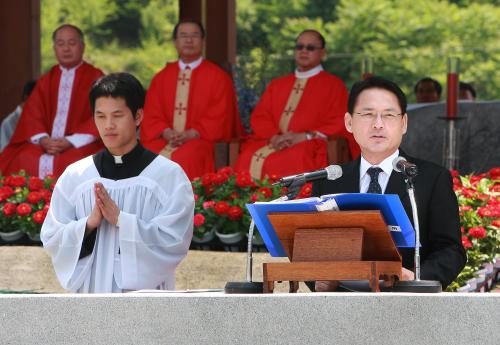 유인촌 장관 한국천주교 창립기념제 행사 참석 이미지