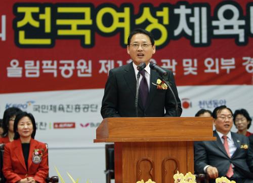 유인촌 장관 전국여성체육대회 참석 이미지