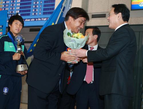 유인촌 장관 U-17 여자청소년월드컵대표팀 귀국행사 참석 이미지