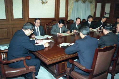 이수성 국무총리 간부회의 주재 이미지