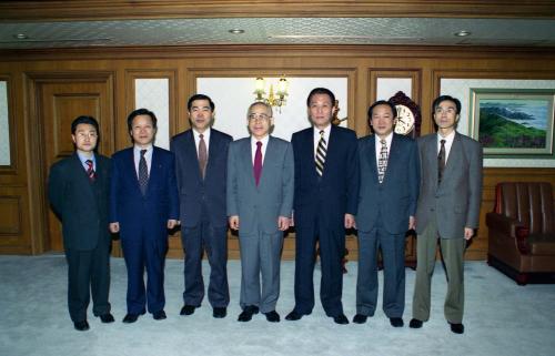 고건 국무총리 이세중 환경운동연합 대표 일행과 기념촬영 이미지