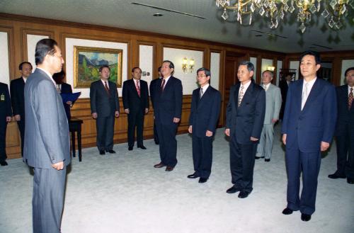 고건 국무총리 대학총장(충남대학교 총장 외 6명) 임명장 수여식, 기념촬영 이미지