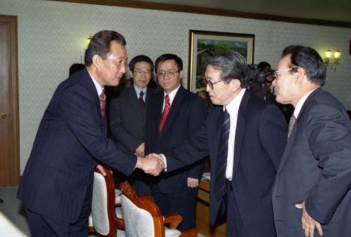 고건 국무총리 세계화추진위원회의 주재 이미지