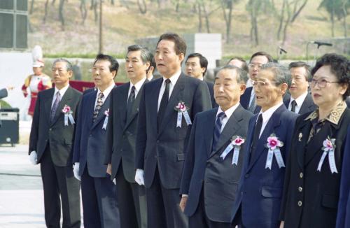 고건 국무총리 419 혁명 기념식 참석 이미지