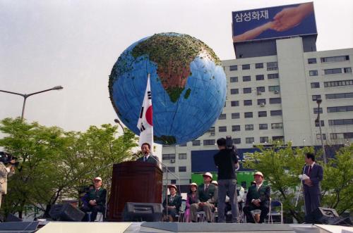 고건 국무총리 지구의 날 기념행사 참석 이미지