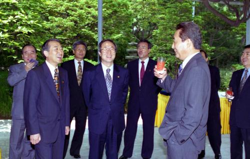 고건 국무총리 송태호 전 비서실장, 이환균 전 행정조정실장과 기념촬영 이미지