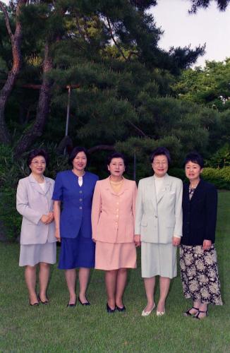 고건 국무총리 부인 조현숙 여사 이화여자대학교 동문들과 오찬 이미지