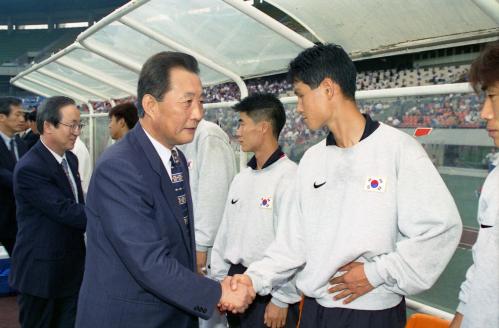 고건 국무총리 코리아컵 국제축구대회 개막행사 참석 이미지