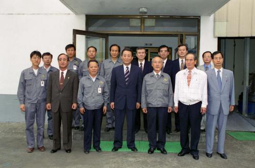 고건 국무총리 동국전자 방문 이미지