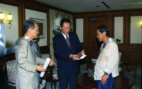 고건 국무총리 국제극예술협회(ITI) 총회 및 1997년 세계연극제 서울, 경기 조직위원회 임원 접견 이미지