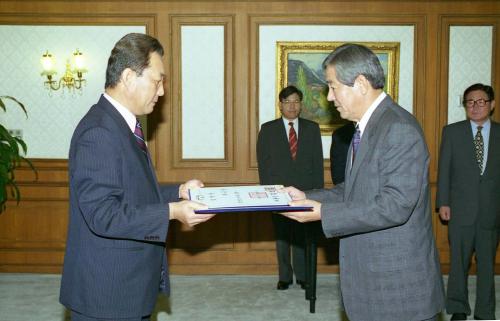 고건 국무총리 함경남도 지사 임명장 수여식 이미지