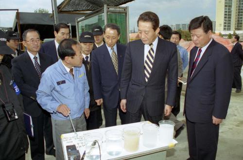 고건 국무총리 한강 환경감시대 현판식 참석 및 현장순시 이미지