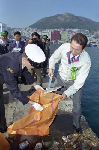 고건 국무총리 바다 대청소 청결운동 행사 참석 이미지