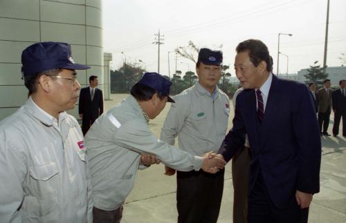 고건 국무총리 기아협력업체 3개사 방문((중)삼기기공, (주)대기산업, (주)우진시스템) 이미지