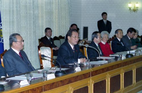 고건 국무총리 1차 비상경제대책추진위원회의 주재 이미지