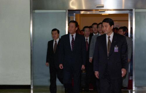 고건 국무총리 아세안정상회의 참석차 출국 이미지