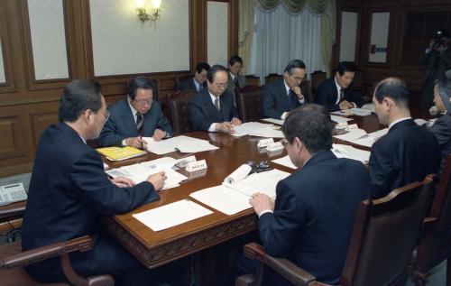 고건 국무총리 설연휴 대책관계장관회의 주재 이미지