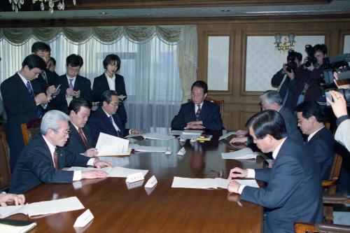 고건 국무총리 국정공백방지대책회의 주재 이미지