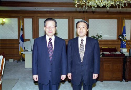 김종필 국무총리 박상식 외교안보연구원장 임명장 수여식 이미지